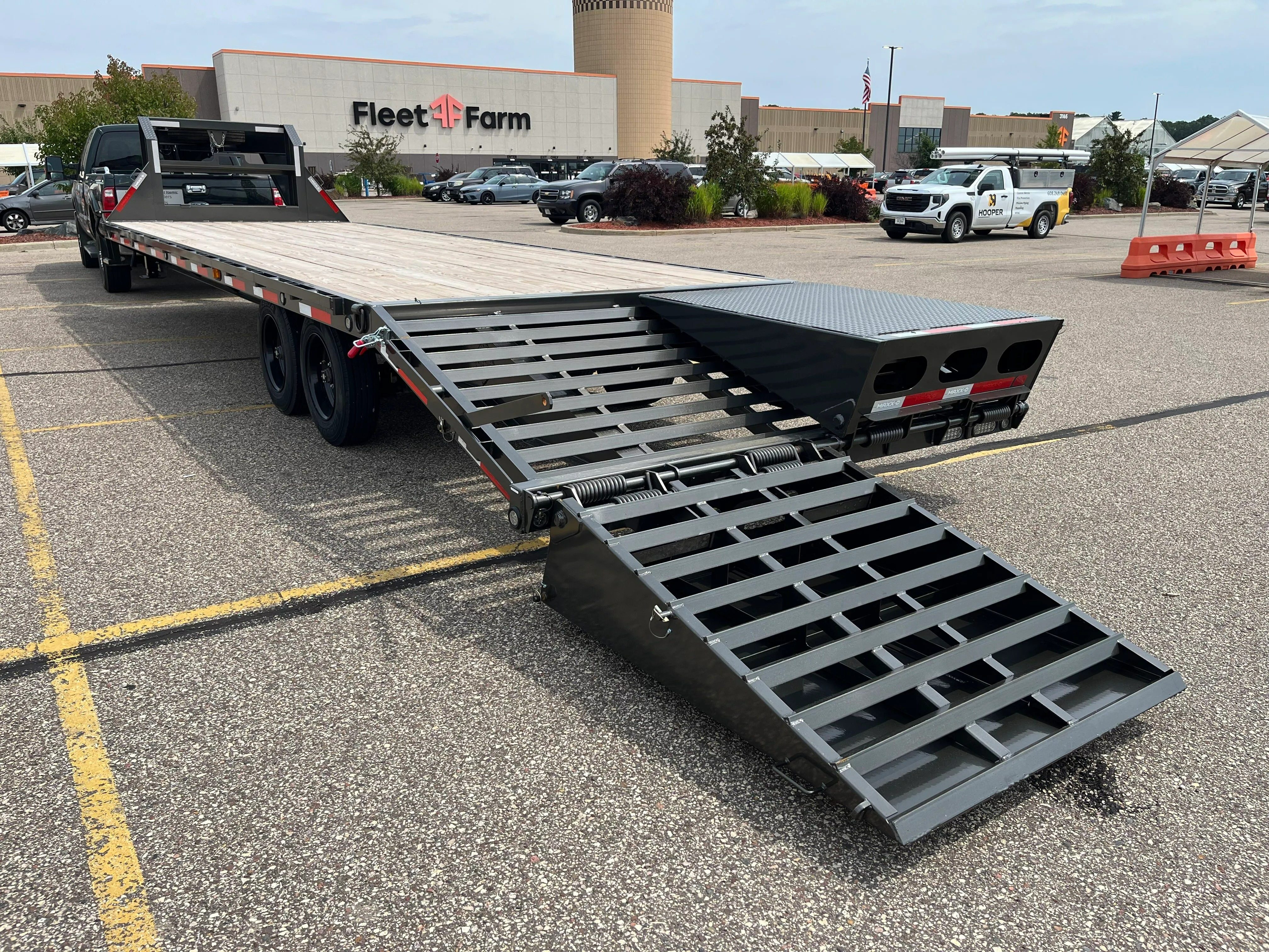 28' Deck Over Gooseneck Trailer w/ Winch rental photo 5 - Eau Claire WI trailer rental