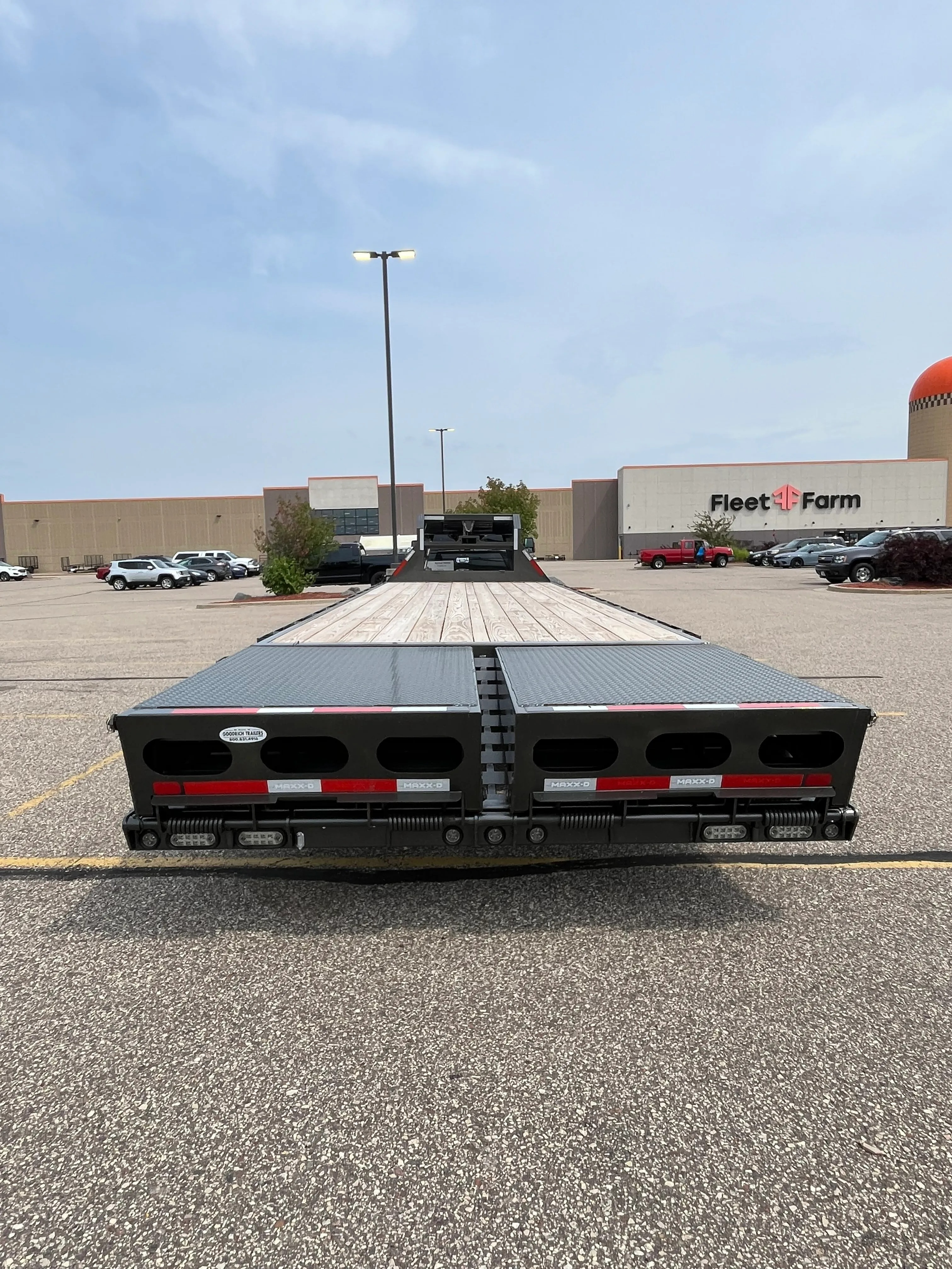 28' Deck Over Gooseneck Trailer w/ Winch rental photo 6 - Eau Claire WI trailer rental
