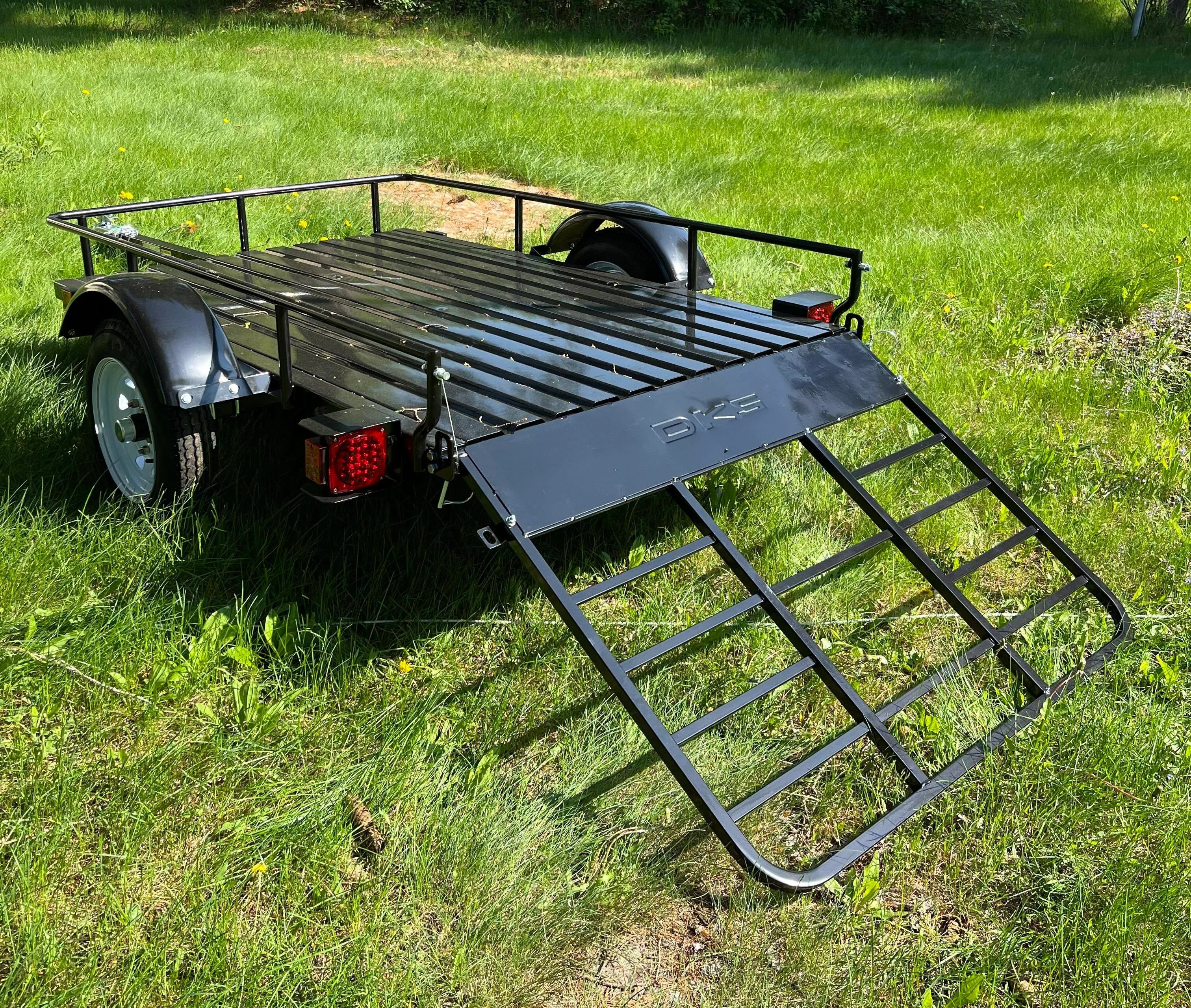 4'x6' Utility Trailer rental photo 5 - Eau Claire WI trailer rental